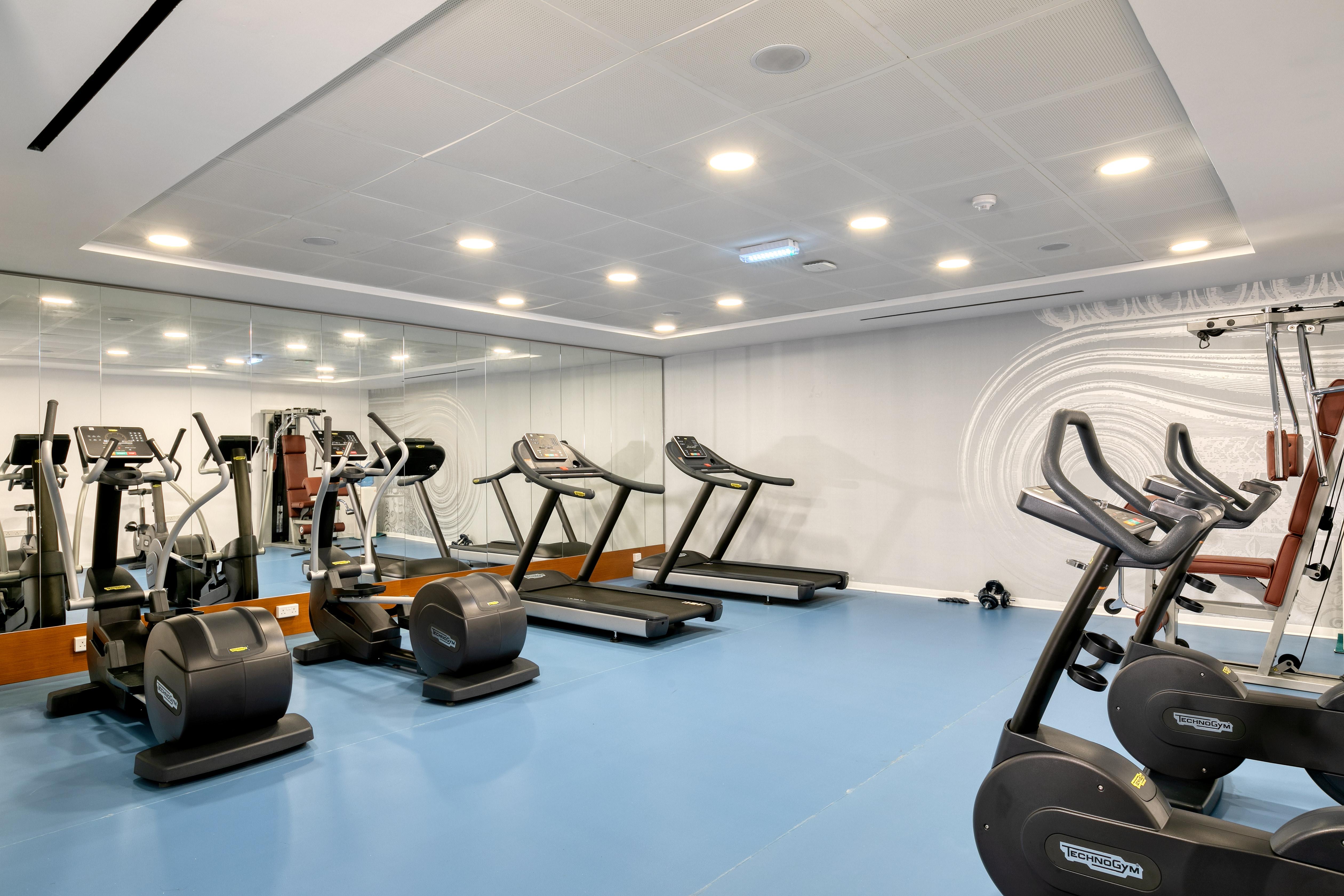 Ivi Mare - Designed For Adults By Louis Hotels Geroskipou Exterior foto The gym at the hotel