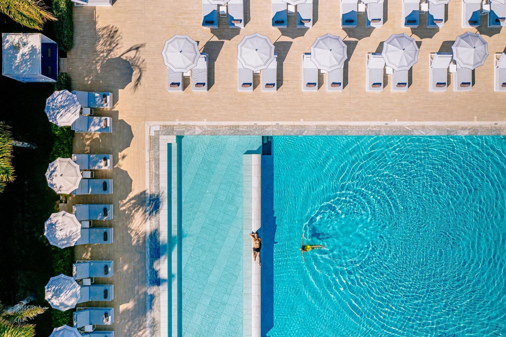 Ivi Mare - Designed For Adults By Louis Hotels Geroskipou Exterior foto Aerial view of the pool at the Hotel du Cap-Eden-Roc, Cap d'Antibes, France