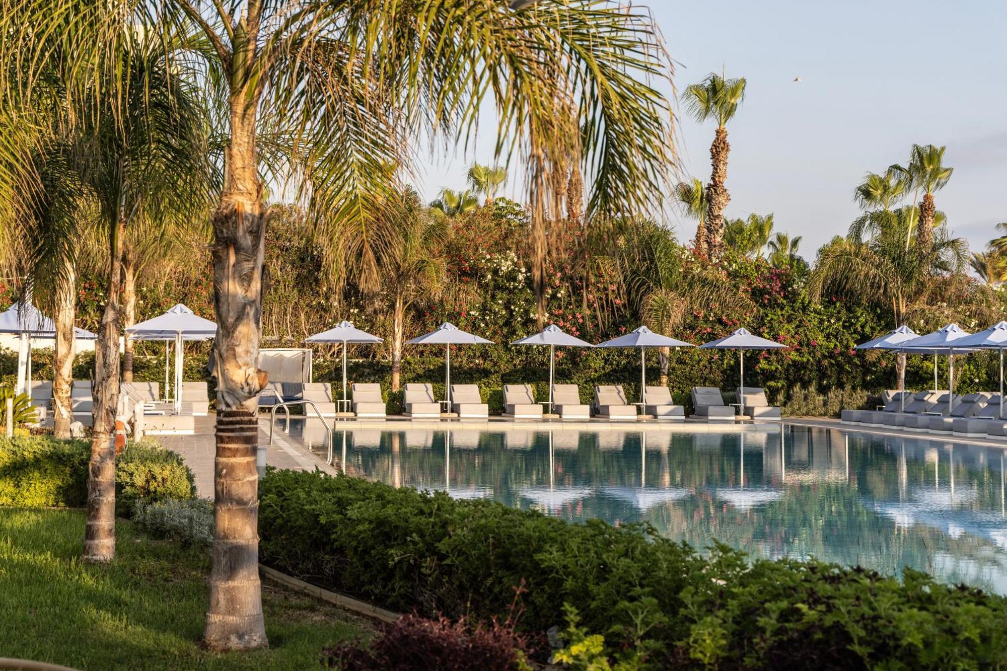 Ivi Mare - Designed For Adults By Louis Hotels Geroskipou Exterior foto The pool at the Four Seasons Resort