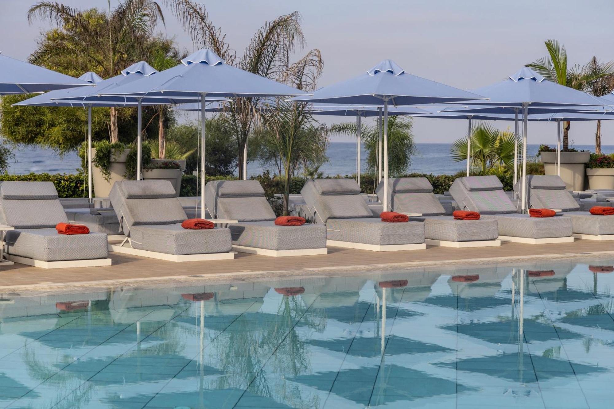 Ivi Mare - Designed For Adults By Louis Hotels Geroskipou Exterior foto Pool at the Westin Athens