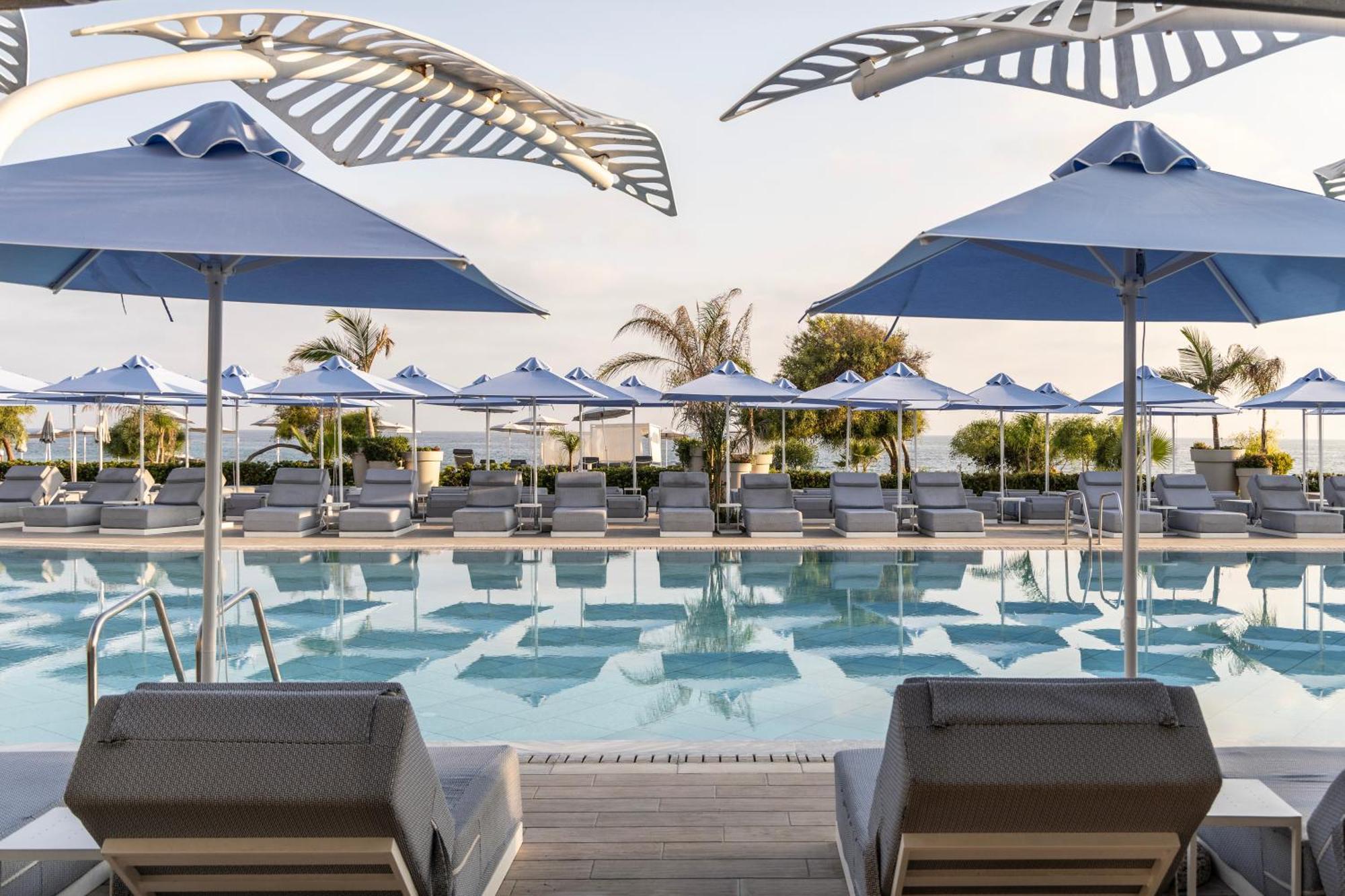 Ivi Mare - Designed For Adults By Louis Hotels Geroskipou Exterior foto The pool at the Westin