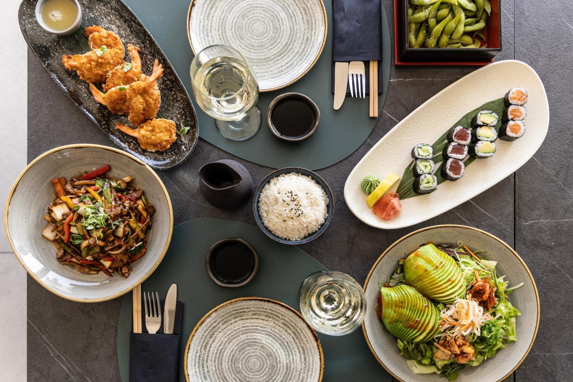 Ivi Mare - Designed For Adults By Louis Hotels Geroskipou Exterior foto A selection of dishes at the restaurant