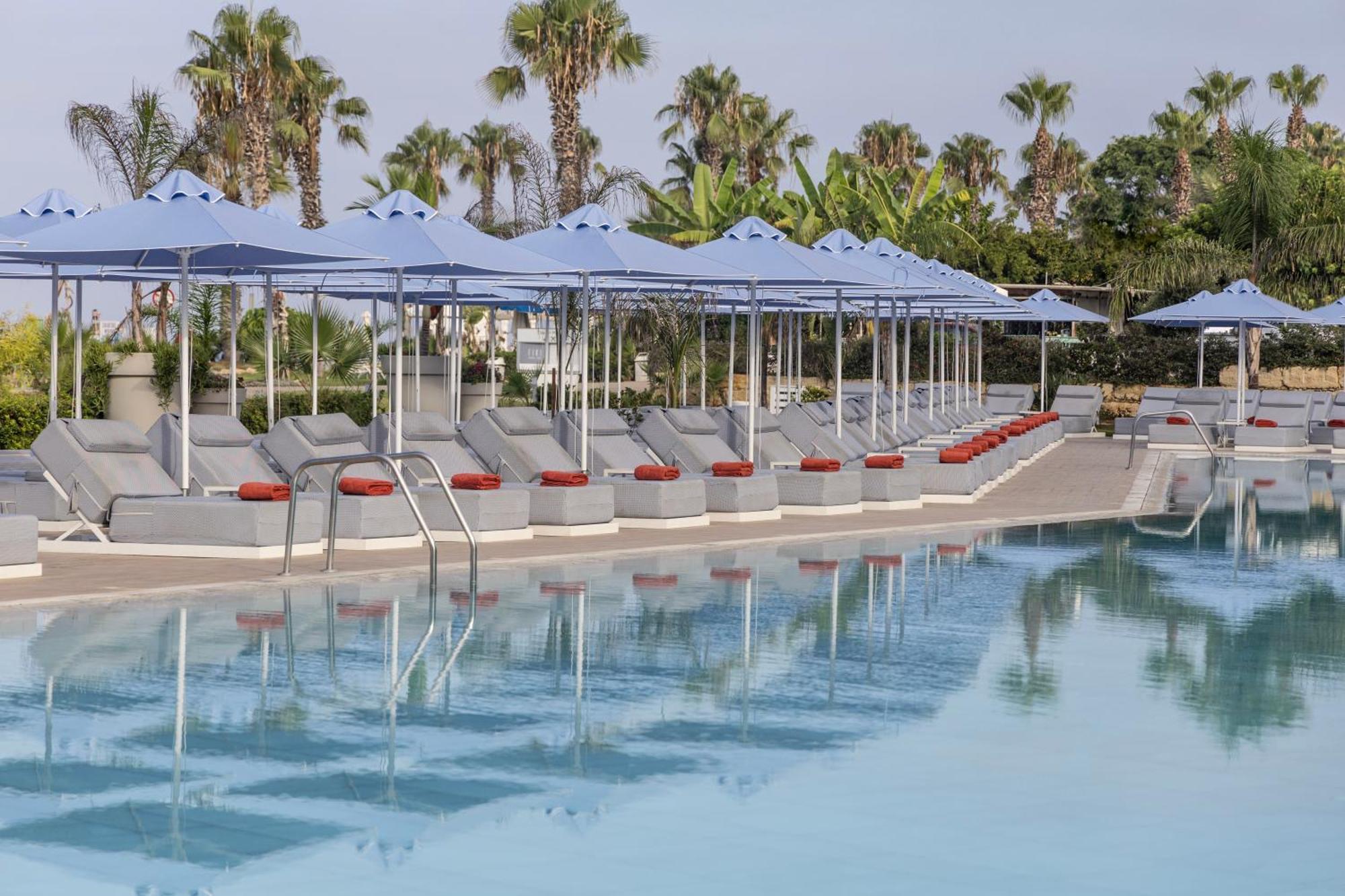 Ivi Mare - Designed For Adults By Louis Hotels Geroskipou Exterior foto Pool at the resort