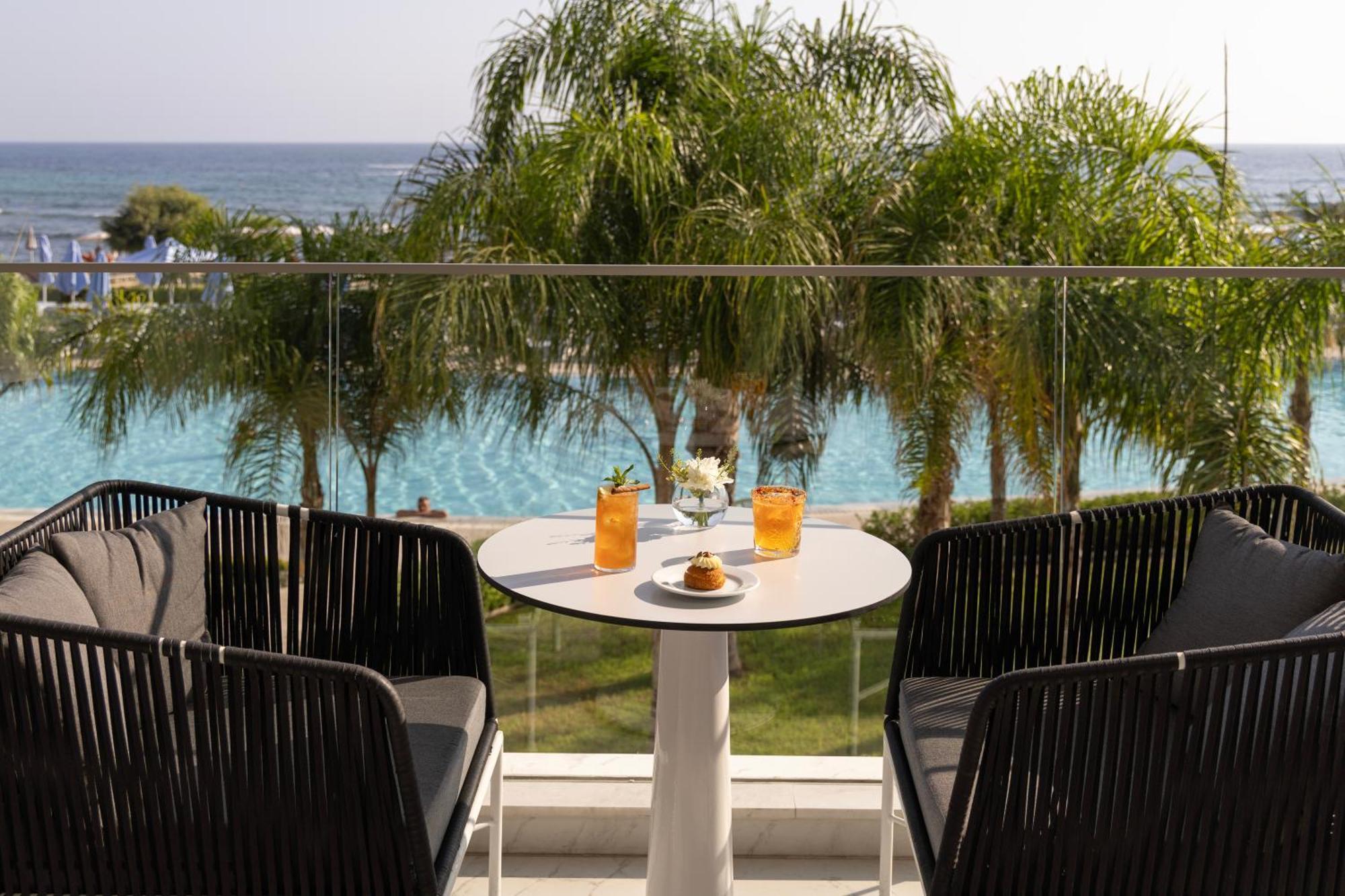 Ivi Mare - Designed For Adults By Louis Hotels Geroskipou Exterior foto A balcony at the hotel