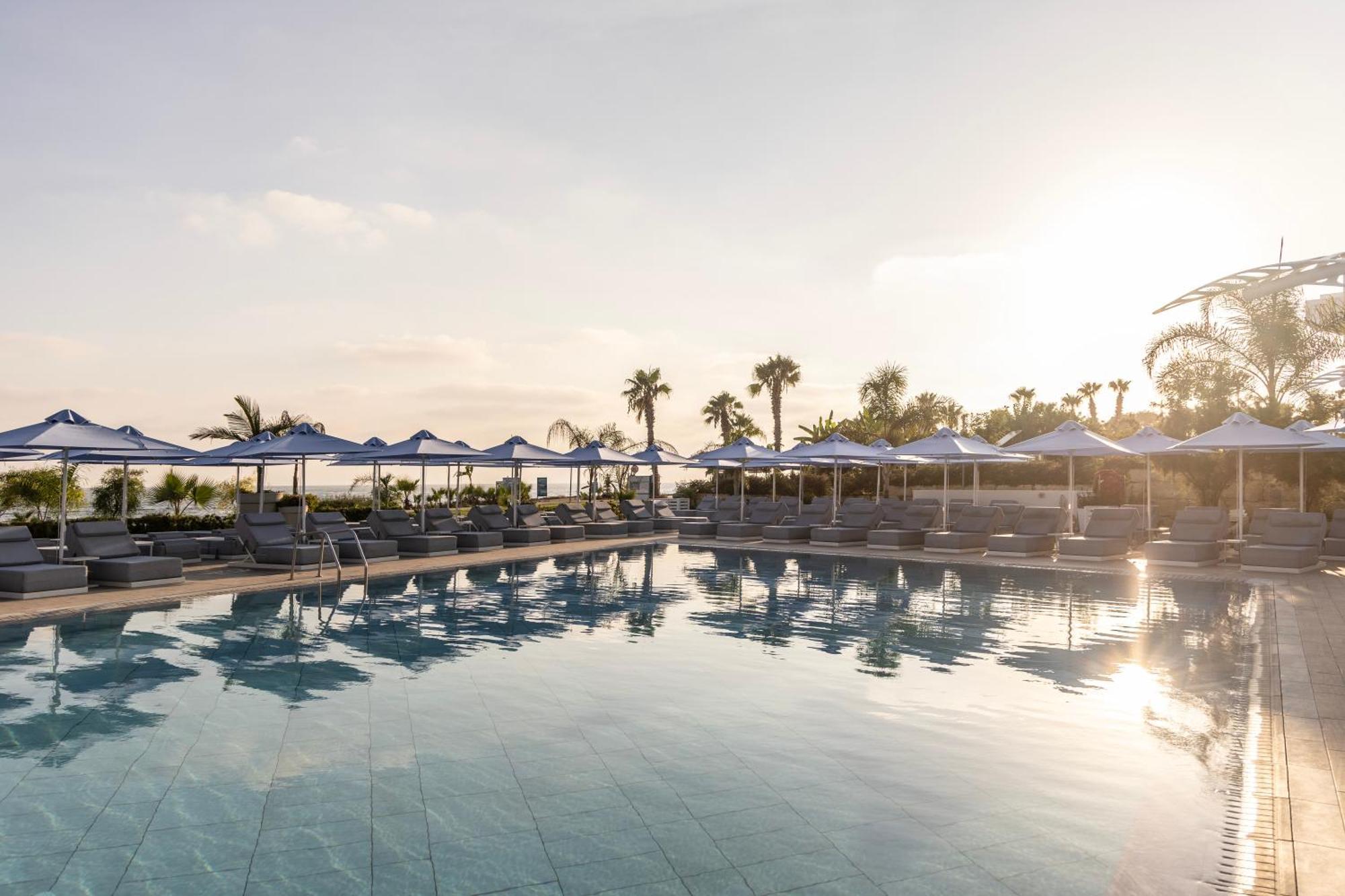 Ivi Mare - Designed For Adults By Louis Hotels Geroskipou Exterior foto The pool at the Westin Resort
