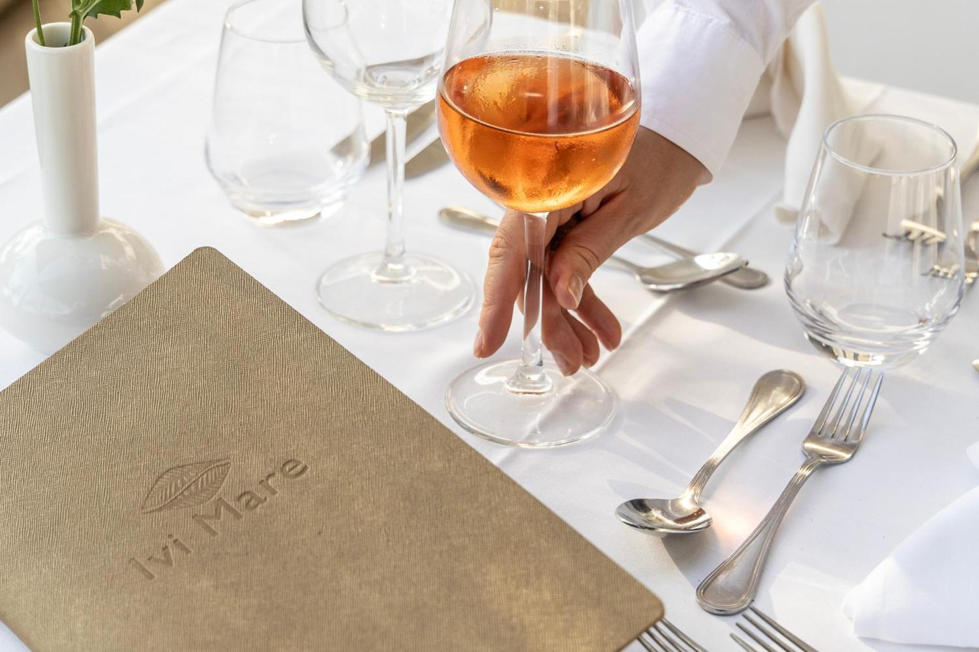 Ivi Mare - Designed For Adults By Louis Hotels Geroskipou Exterior foto A wine menu